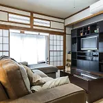 Samurai House - Large Family House, West Shinjuku